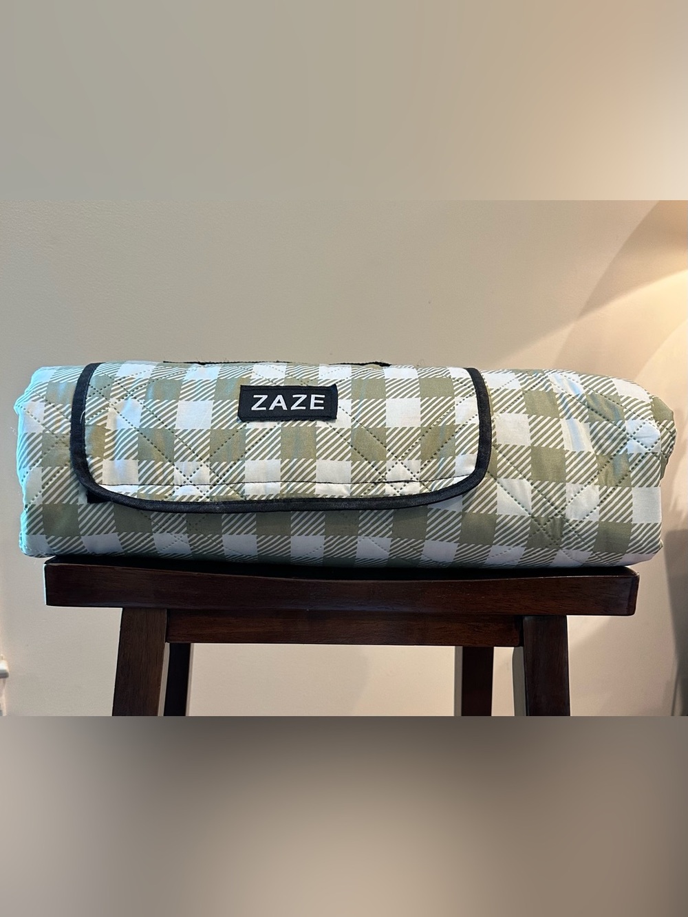 ZAZE • huge waterproof picnic, beach, or backyard blanket • like new • 80” x 80”